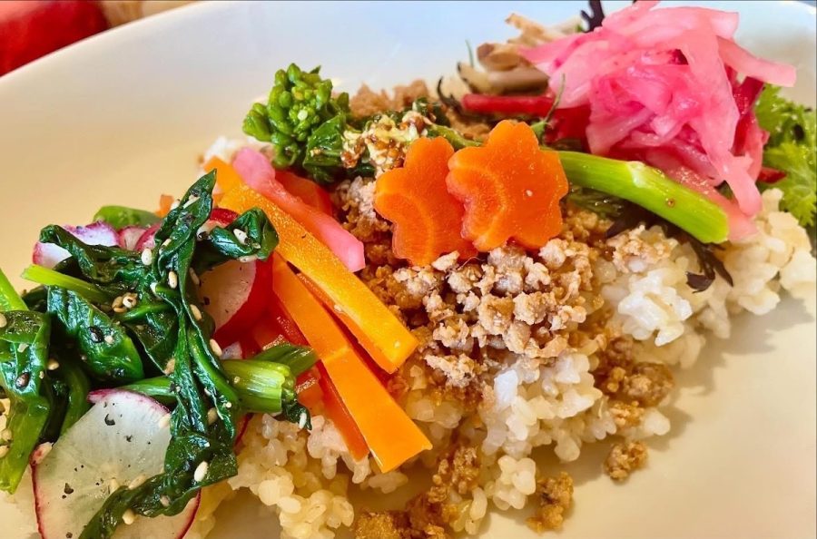 鶏そぼろ彩りごはん